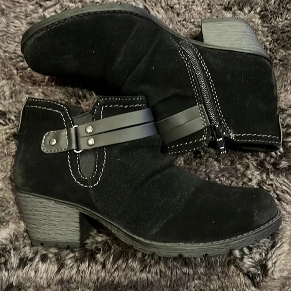 Earth Origina Cute black suede booties - Picture 2 of 4